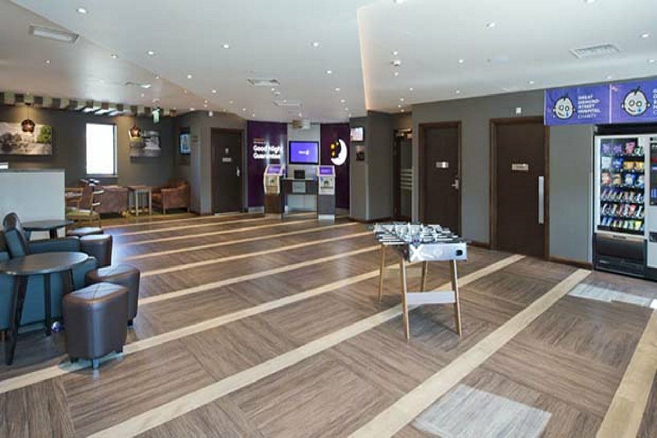 Premier Inn Addlestone Εξωτερικό φωτογραφία
